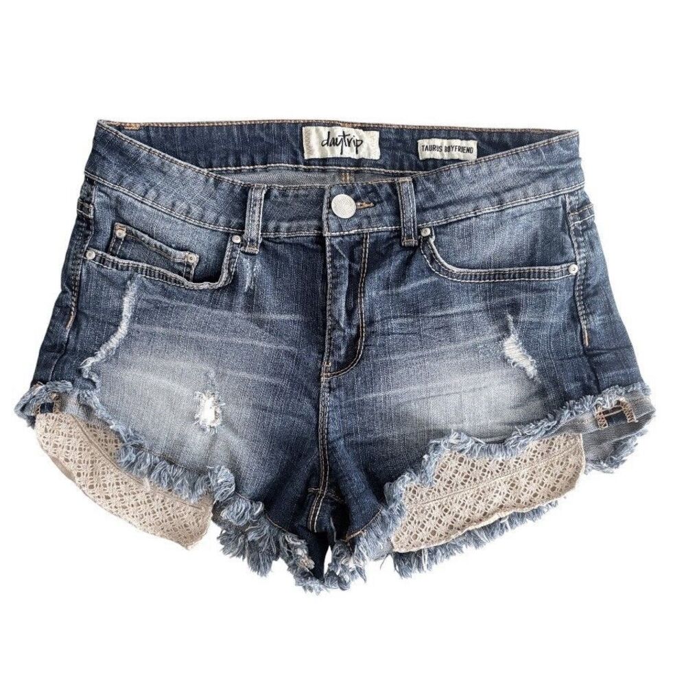 Vintage Y2K DAYTRIP Lace & Denim Shorts Size 28 Taurus Boyfriend Frayed Hems